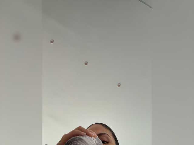 APRILHILL live cam on BongaCams