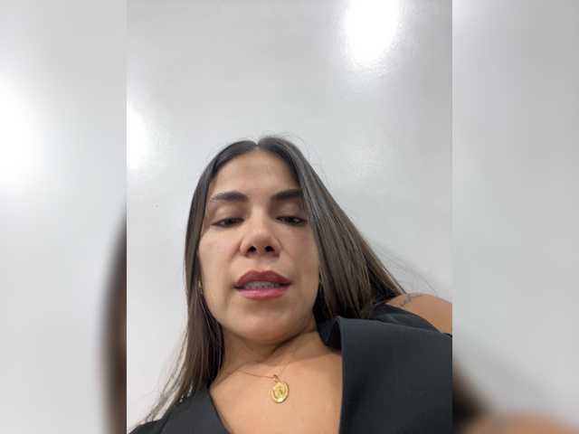 APRILHILL live cam on BongaCams
