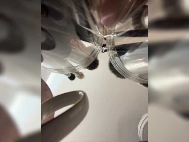 AprilHill live cam preview