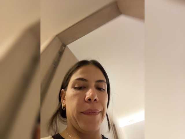 AprilHill live cam preview