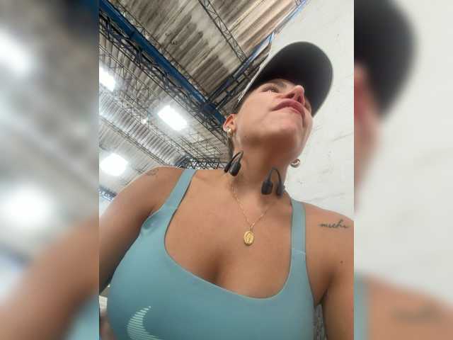 APRILHILL live webcam show