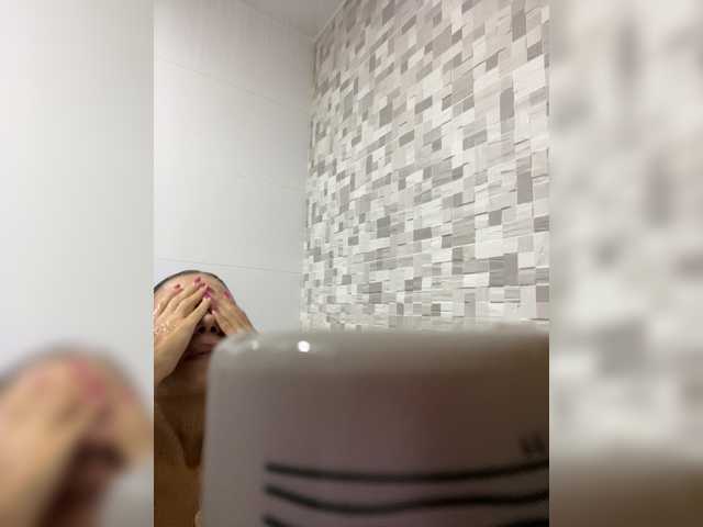 APRILHILL live cam on BongaCams