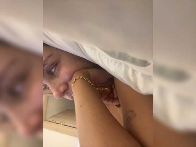 APRILHILL live cam on BongaCams