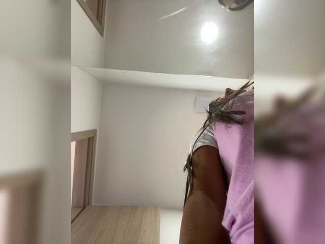 APRILHILL live cam on BongaCams