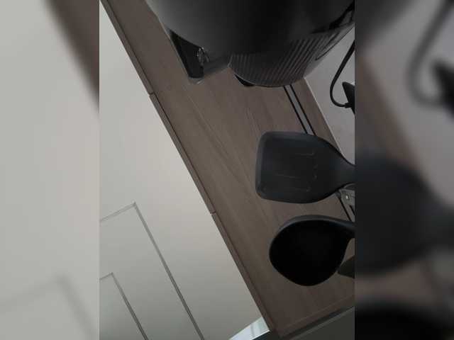 AprilHill live cam preview