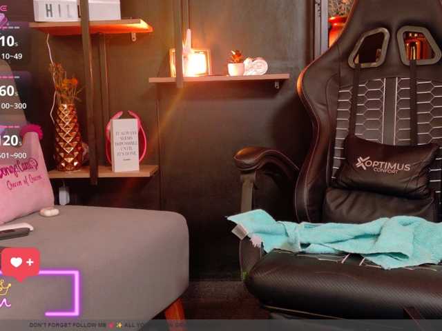 AprilHill live cam preview
