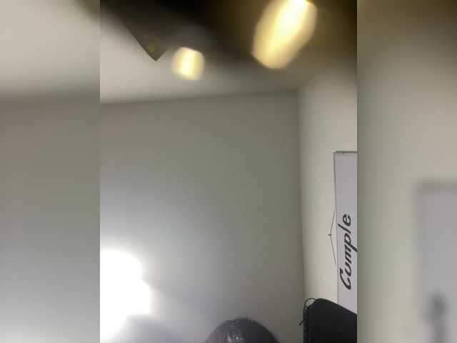 APRILHILL live cam on BongaCams