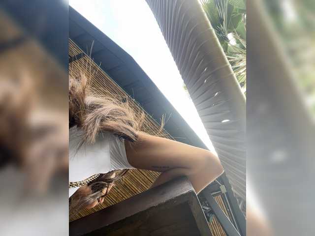 APRILHILL live cam on BongaCams