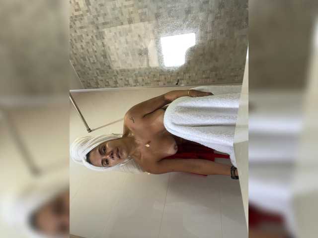 APRILHILL live cam on BongaCams