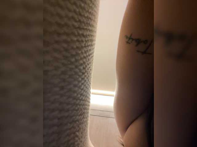 APRILHILL live cam on BongaCams