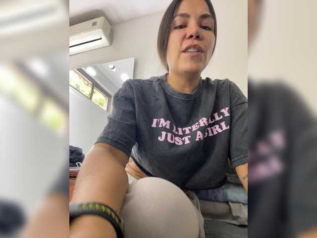 APRILHILL's BongaCams show and profile