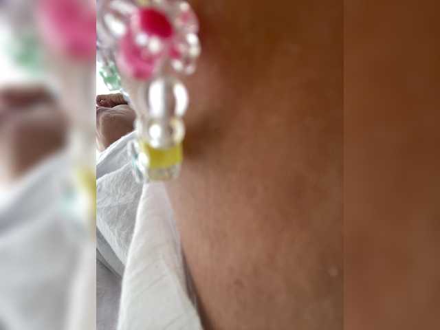 APRILHILL live cam on BongaCams