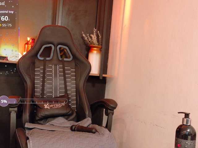 APRILHILL live cam on BongaCams