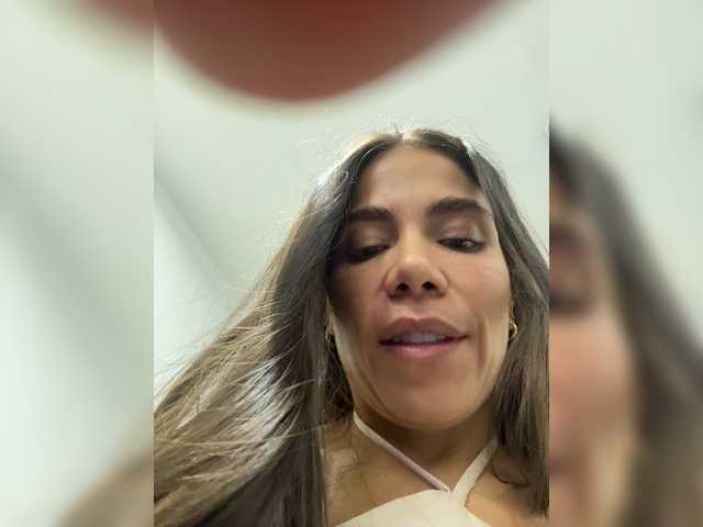 APRILHILL live cam on BongaCams