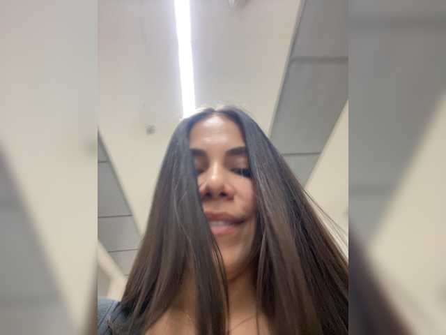 APRILHILL live cam on BongaCams