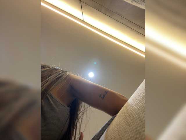AprilHill live webcam show