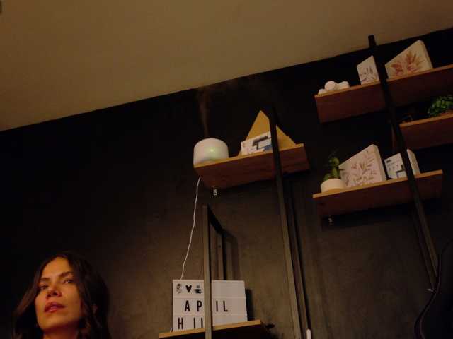 AprilHill live cam preview