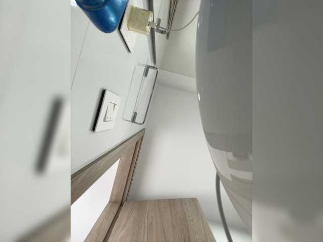 APRILHILL's BongaCams show and profile