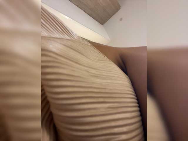 APRILHILL live cam on BongaCams