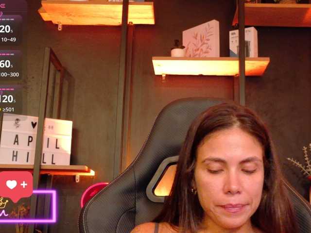 APRILHILL live cam on BongaCams
