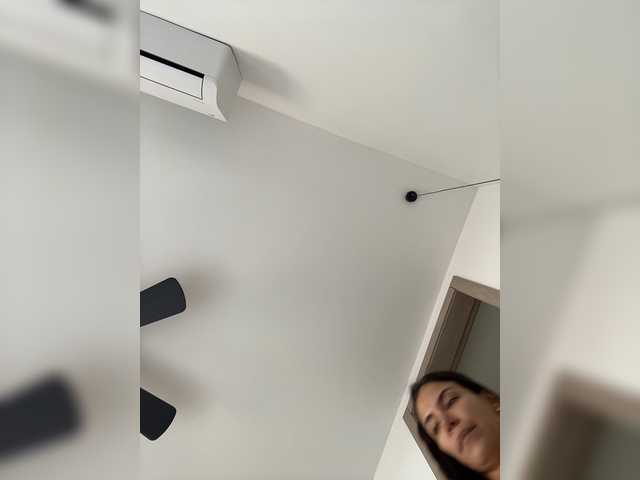 AprilHill live cam preview