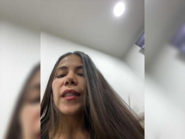 APRILHILL live cam on BongaCams