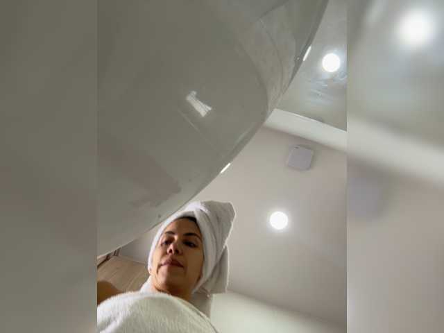 APRILHILL live cam on BongaCams