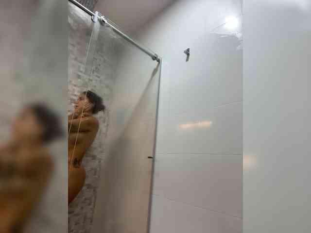 Acest model este live acum. APRILHILL