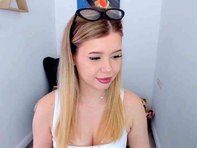 GlamorousGirl webcam