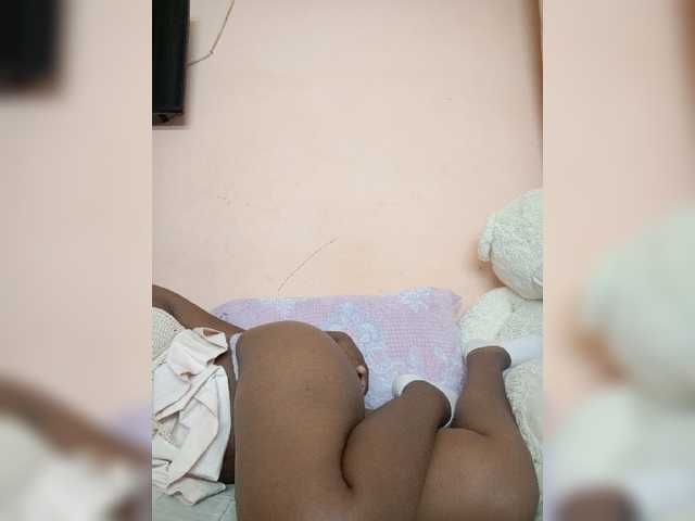 Katty-12 live cam on BongaCams