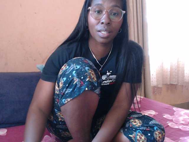 Katty-12 live cam on BongaCams