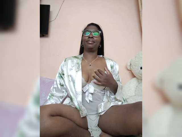 Katty-12 live cam on BongaCams