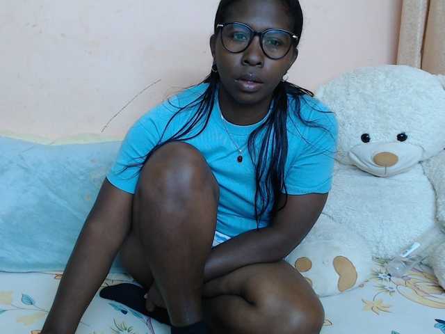 Katty-12 live cam on BongaCams