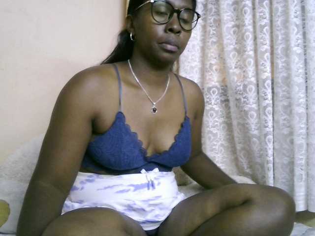 Katty-12's BongaCams show and profile