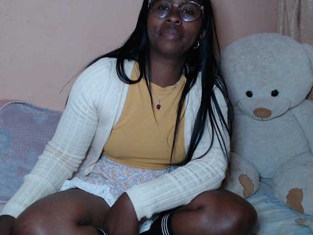 Katty-12 live cam on BongaCams