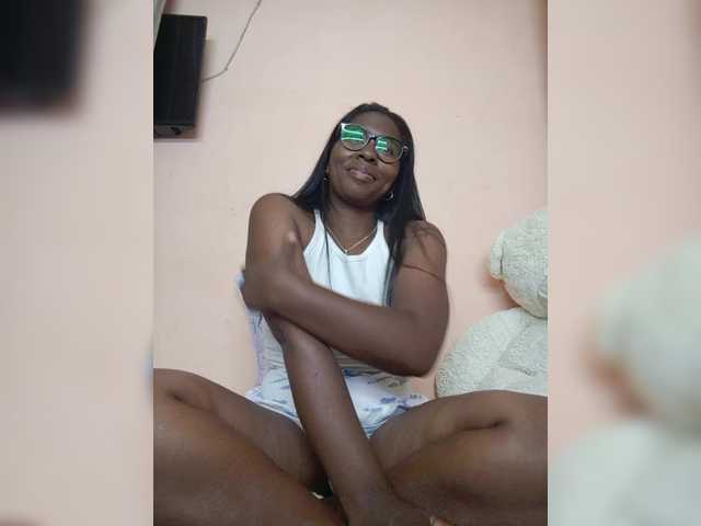 Katty-12 live cam on BongaCams