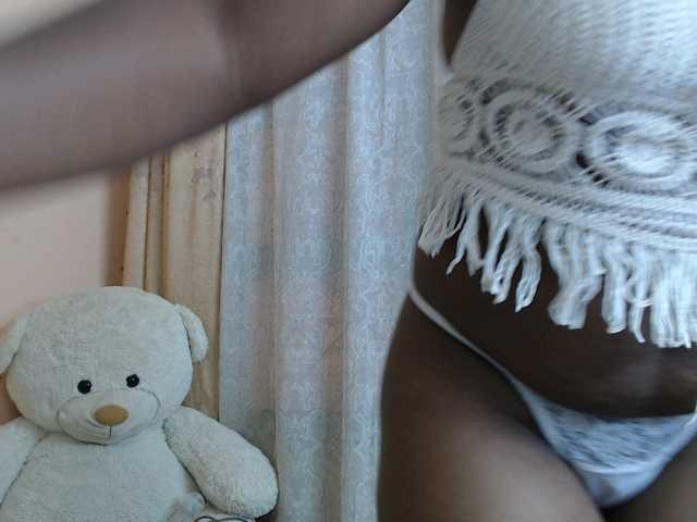 Katty-12 live cam on BongaCams