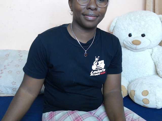 Katty-12 live cam on BongaCams