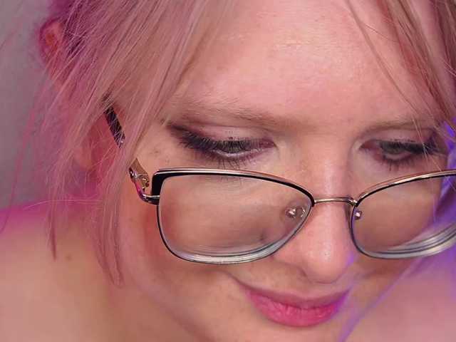 CoolTatis's BongaCams show and profile