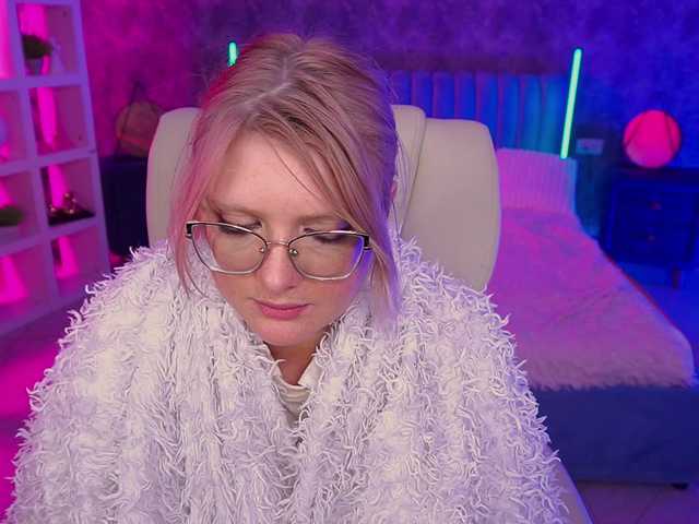 CoolTatis's BongaCams show and profile