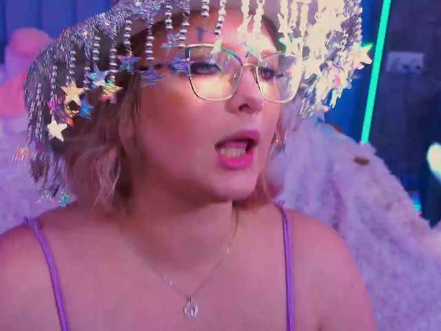 CoolTatis's BongaCams show and profile