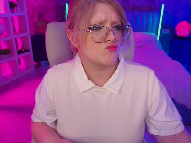 CoolTatis's BongaCams show and profile