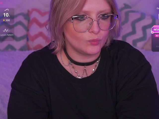 CoolTatis's BongaCams show and profile