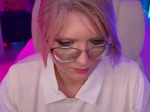 CoolTatis's BongaCams show and profile