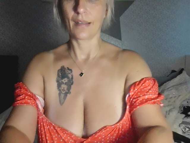 TinaRubia live cam on BongaCams