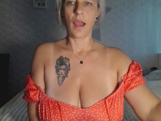 TinaRubia live cam on BongaCams