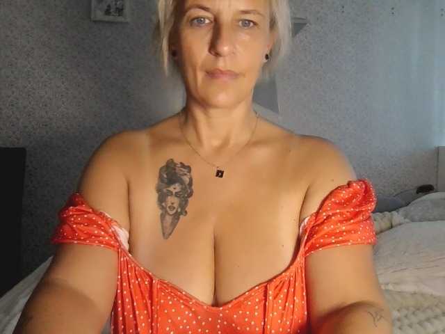 TinaRubia live cam on BongaCams