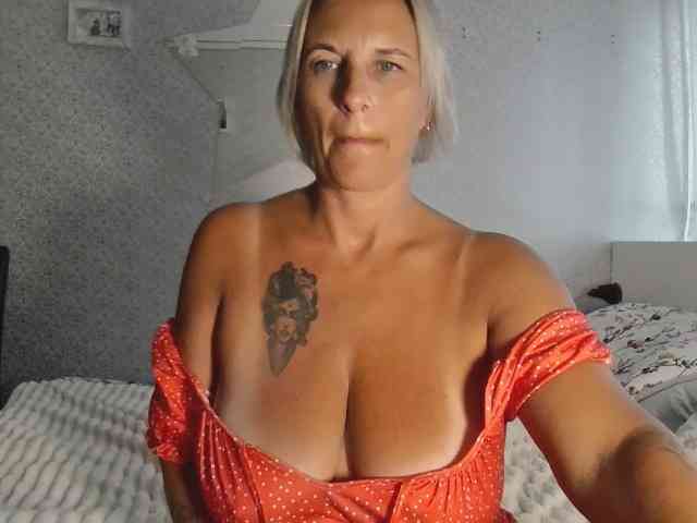 TinaRubia webcam