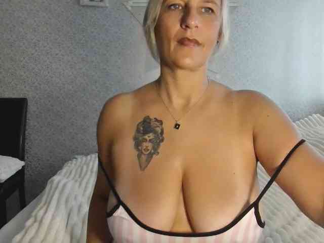 TinaRubia webcam