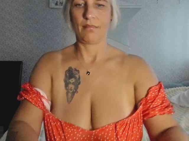 TinaRubia webcam